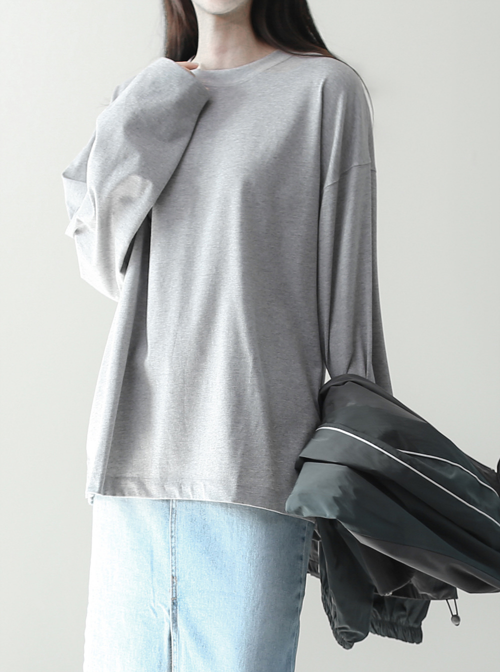 긴팔 티셔츠 모델 착용 이미지-S1L48